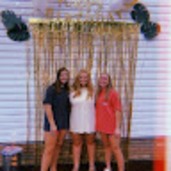 Profile Picture of Cassidy Hayes (@cassidyhayes132) on Poshmark