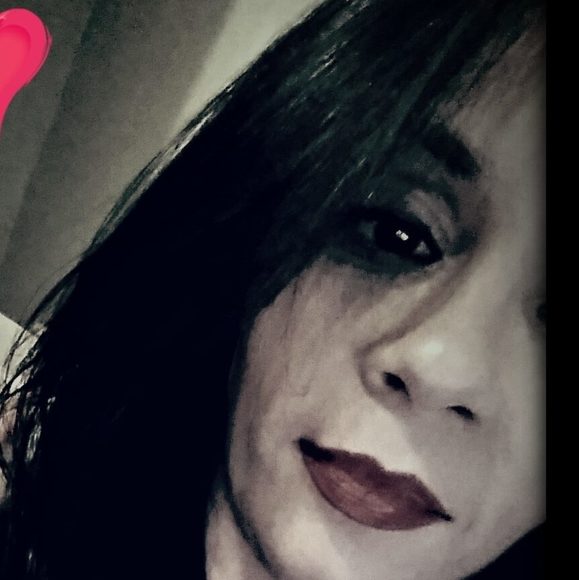 Michelee Colon - Poshmark Profile Picture of Michelee Colon (@michelee05) on Poshmark