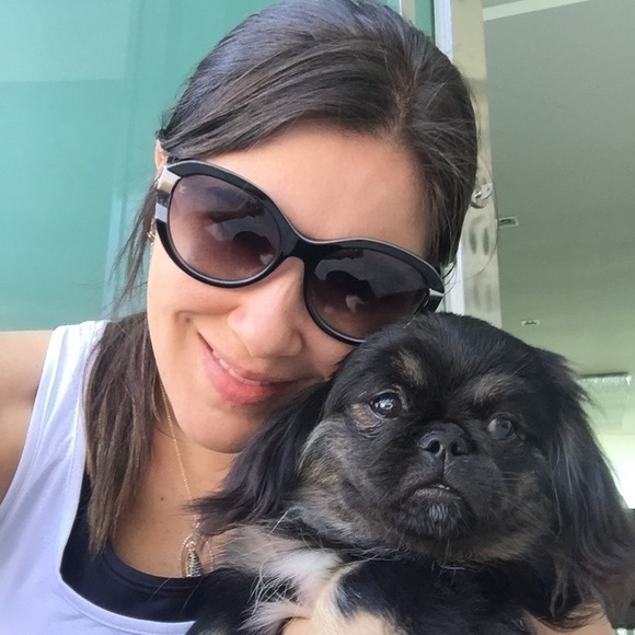 Profile Picture of Renata Barros (@renata_barros) on Poshmark