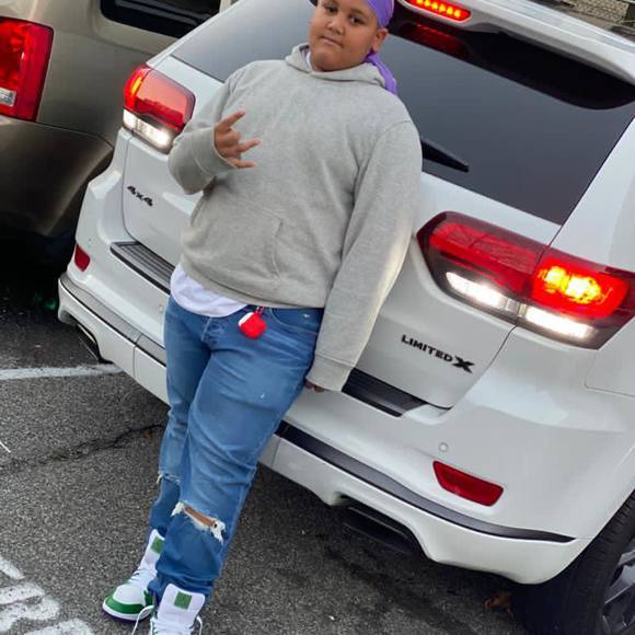 Profile Picture of Mateo Mateo (@mateomateo418) on Poshmark