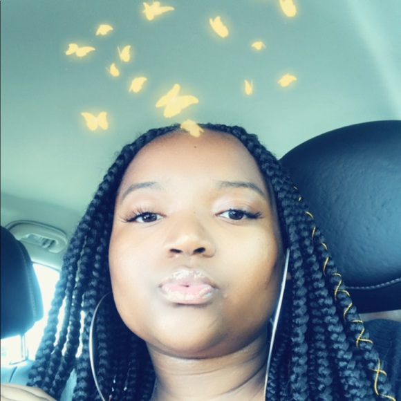 Profile Picture of Tatyanna Ladell (@tatyannatl) on Poshmark