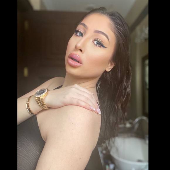 Profile Picture of Lana Varshavsky (@lanavstar) on Poshmark