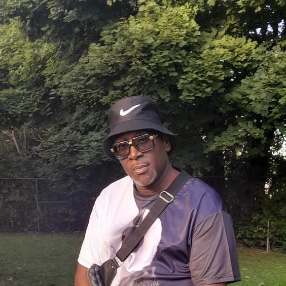 Profile Picture of Andrew Lias (@drewlee67) on Poshmark