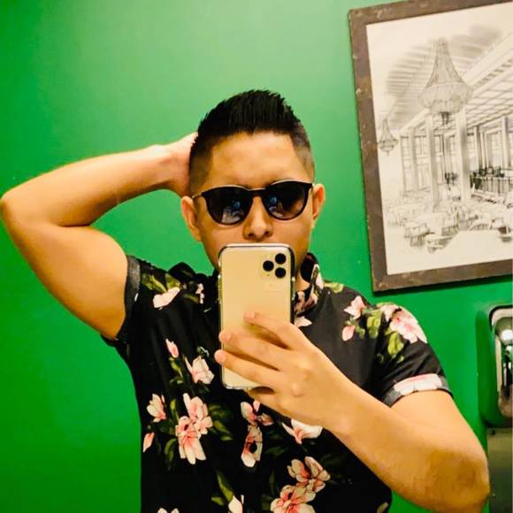 Profile Picture of Irving Sanchez (@irvingsanchez) on Poshmark