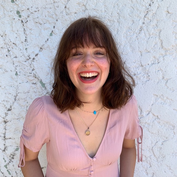 Profile Picture of Sydney Levno (@sssydneyy_) on Poshmark