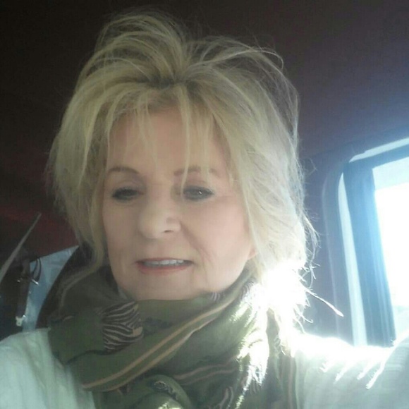 Profile Picture of Pam Byrd (@pambyrd33) on Poshmark