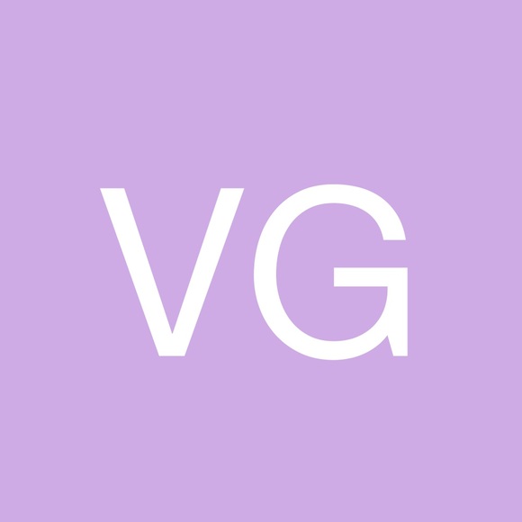 Profile Picture of Valerie Glatzel (@valerieglatzel) on Poshmark