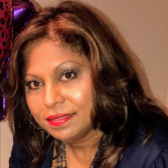 Profile Picture of Christine Dassow (@cdassow) on Poshmark