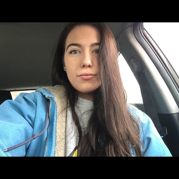 Profile Picture of Katelyn Bowman (@katebow16) on Poshmark