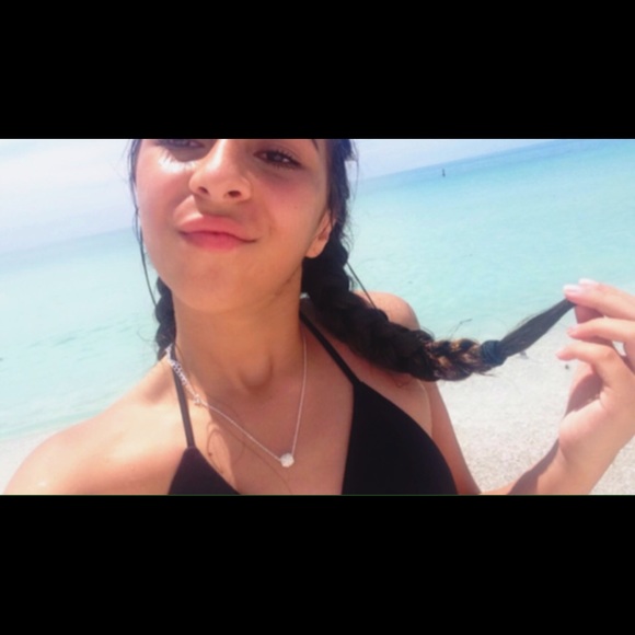 Profile Picture of Alexandra Degolyer (@alexandra_deg) on Poshmark