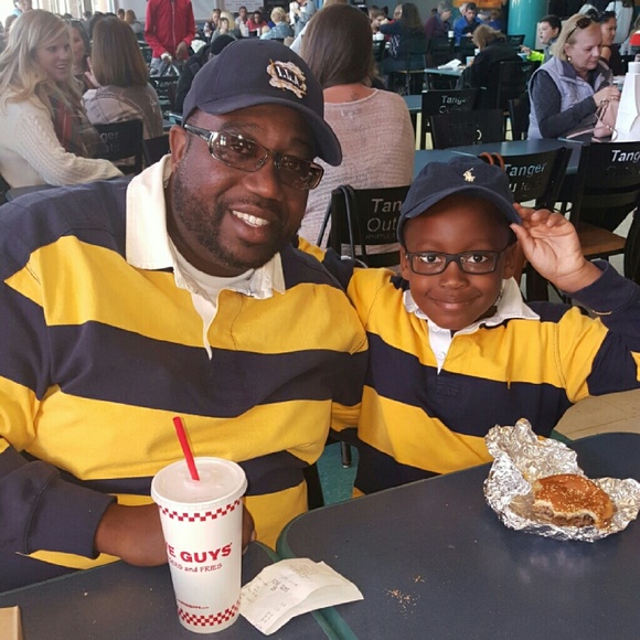 Profile Picture of Derrick Holmes (@derrick73) on Poshmark