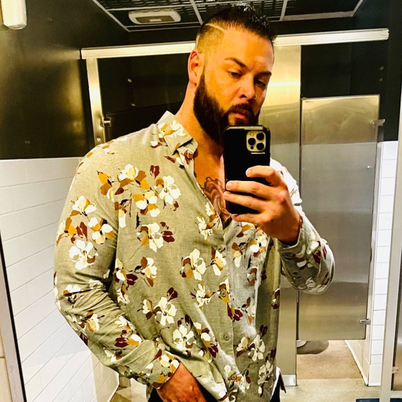 Profile Picture of Christopher Fox (@mrcfox) on Poshmark