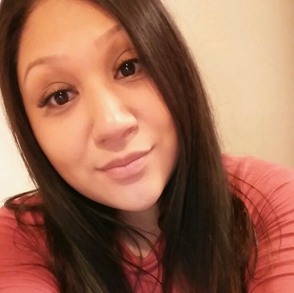 Profile Picture of Vanessa Tena (@vanessa_005) on Poshmark