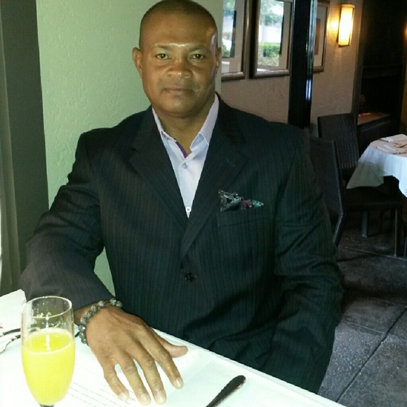 Profile Picture of Geron Queeley (@gqueeley) on Poshmark