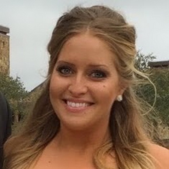 Profile Picture of Meredith Willett (@meredithwillett) on Poshmark