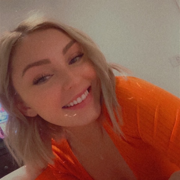 Profile Picture of Kelsey Engberson (@k_engberson) on Poshmark