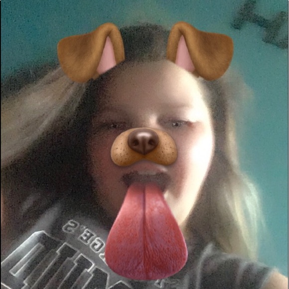 Profile Picture of Leah Hull (@leah229) on Poshmark