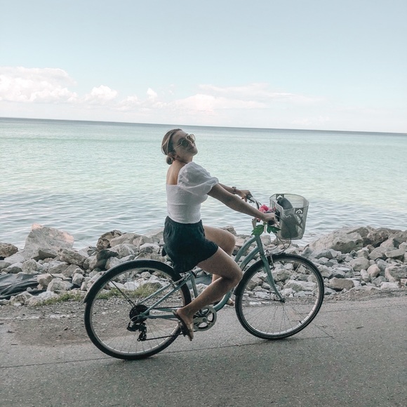 Profile Picture of Ruthie Matache (@xruthiejluca) on Poshmark