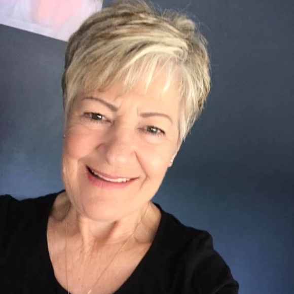 Profile Picture of Sharon Belleville (@sharonbellevill) on Poshmark