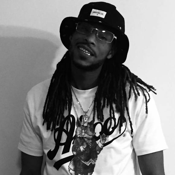 Profile Picture of David Burgess (@davidburgess176) on Poshmark