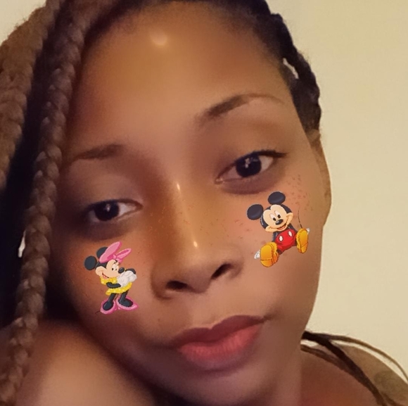 Profile Picture of Courtney Quintina (@lunastargaze1) on Poshmark