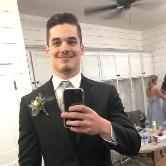 Profile Picture of Alex King (@alexmking99) on Poshmark