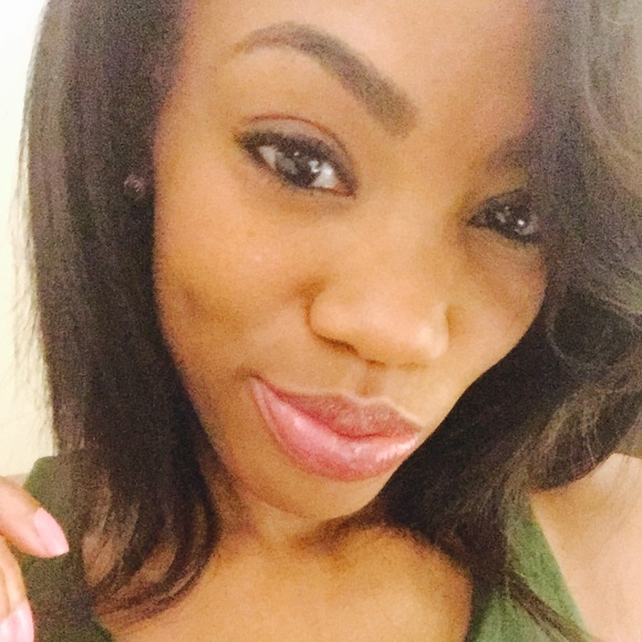 Profile Picture of Danielle Page (@dannimarie123) on Poshmark