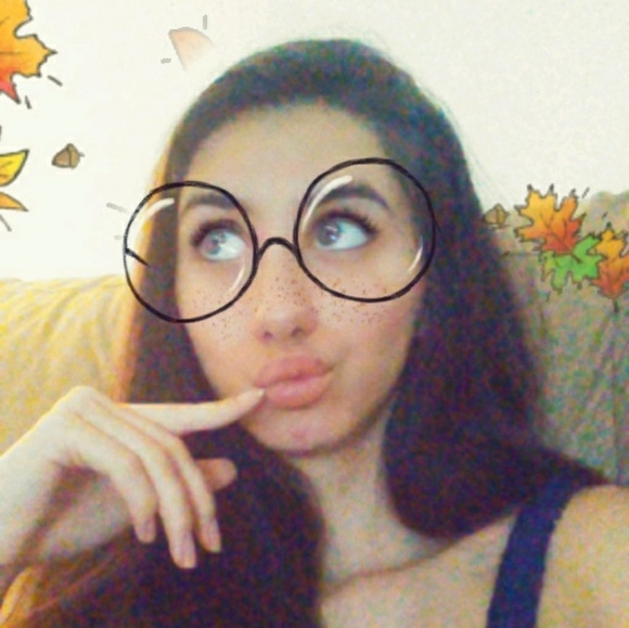 Profile Picture of Jasmine Comer (@spazzyjazzygirl) on Poshmark