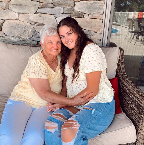 Profile Picture of Onnika Goshorn (@onnikagoshorn) on Poshmark