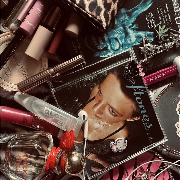 Profile Picture of Chloe Lester (@chloeelise712) on Poshmark