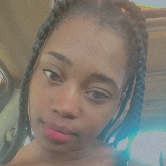 Profile Picture of Lasharrica Edwards (@hotmomma2298) on Poshmark