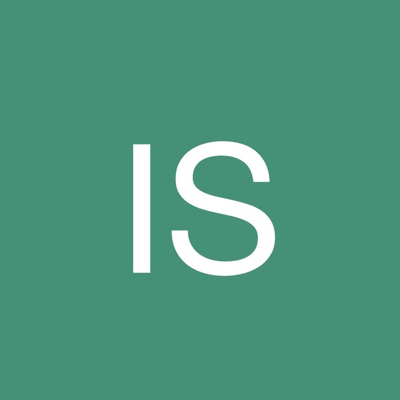 Profile Picture of Iris Santos (@irisantos125) on Poshmark