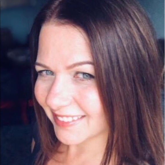 Pamela Mckeating - Poshmark Profile Picture of Pamela Mckeating (@pamelasunshines) on Poshmark