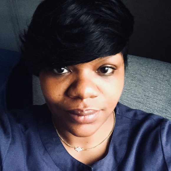 Profile Picture of Takiyah Cook (@takiyahnicole84) on Poshmark