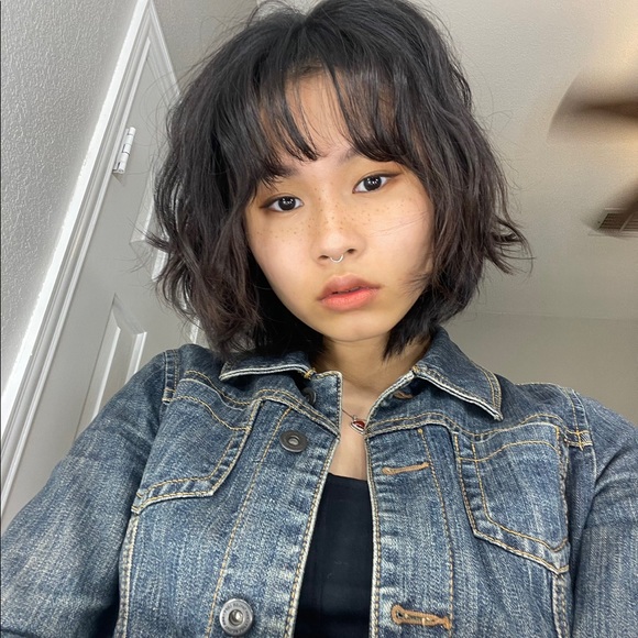 Profile Picture of Katie Kim (@katieeeekim) on Poshmark