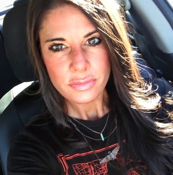 Profile Picture of Mandy Breaker (@andywithan_m) on Poshmark