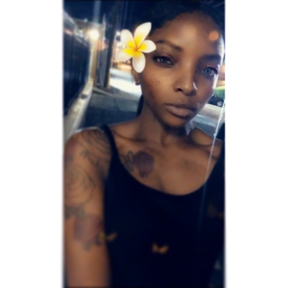 Profile Picture of Vandaishia Adams (@sayyvann) on Poshmark