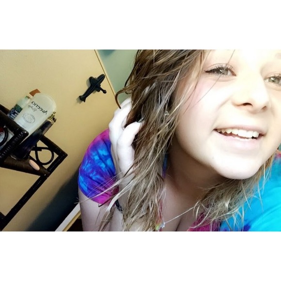 Profile Picture of Felicity Aikens (@felicityaikens) on Poshmark