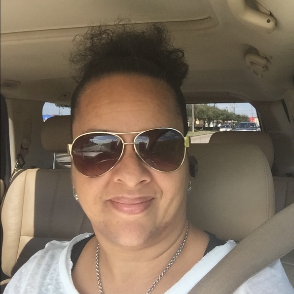 Profile Picture of Georgia Milson (@georgia009) on Poshmark