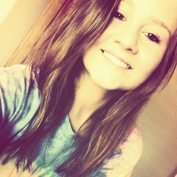 Profile Picture of Ashley Walach (@ashashaw93) on Poshmark