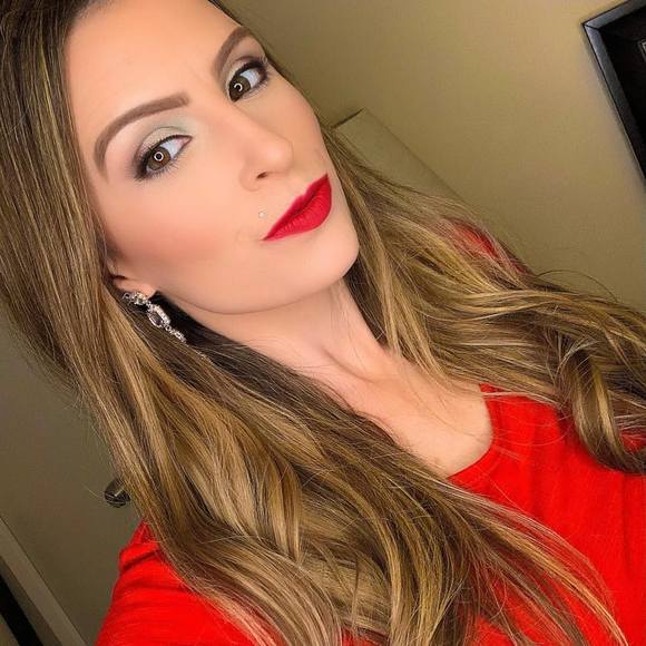 Profile Picture of Cassandra Lynn (@cassandralyn790) on Poshmark