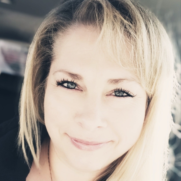 Profile Picture of Krystal Clark (@krystalclark75) on Poshmark