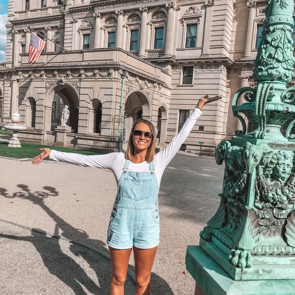 Profile Picture of Julia Wilbert (@juliawilbert) on Poshmark