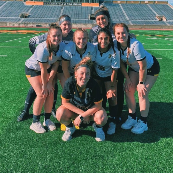 Profile Picture of Sophia Cuttill (@sophiacuttill) on Poshmark