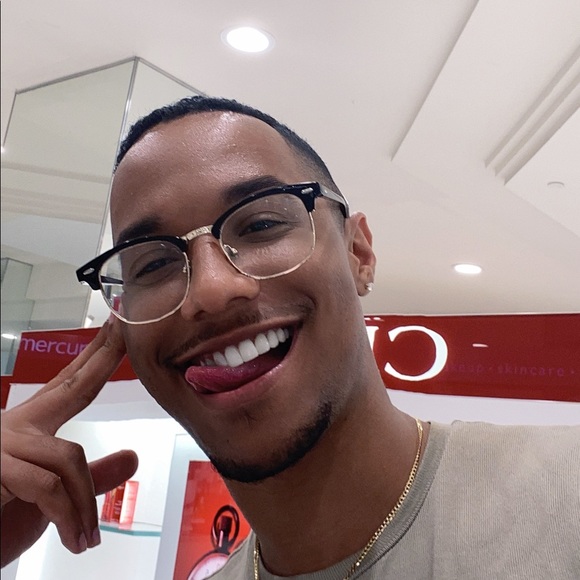 Profile Picture of Danny De la cruz (@danny244) on Poshmark