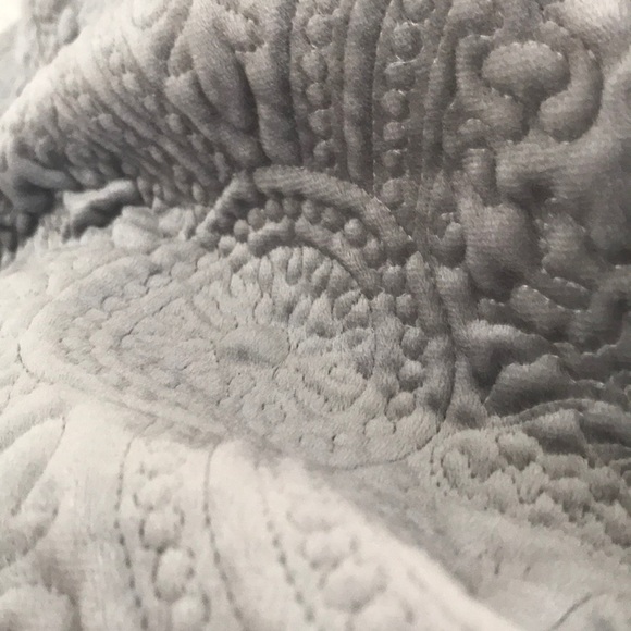 Profile Picture of Danielle Kreinbrink (@wavesplasher) on Poshmark