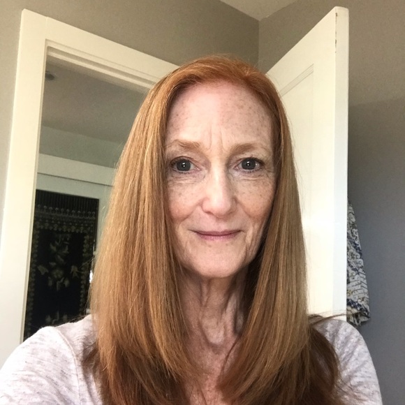 Profile Picture of Lisa Abbott (@labbott96816) on Poshmark