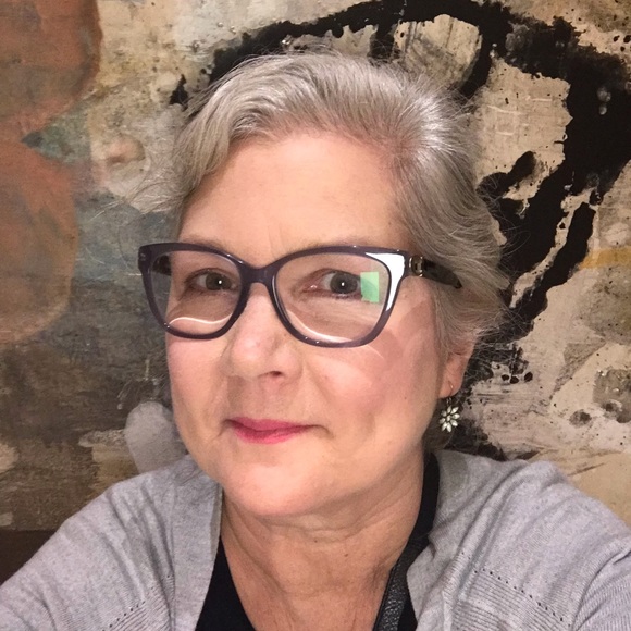 Profile Picture of Renee Clisham (@reneeinnj) on Poshmark