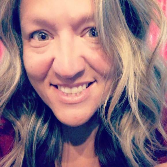 Profile Picture of Erin Schneider (@emferris23) on Poshmark