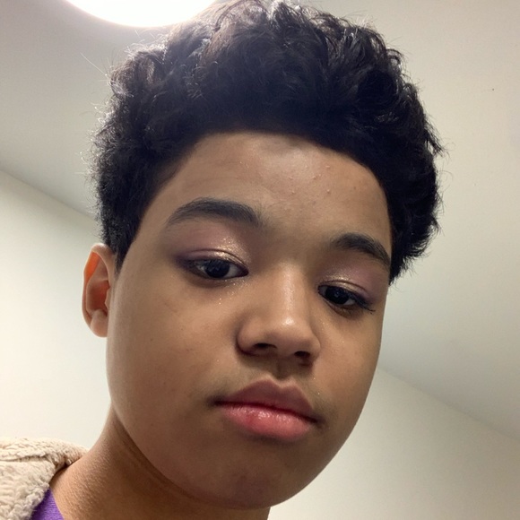 Profile Picture of Haile Southward (@siapollo) on Poshmark